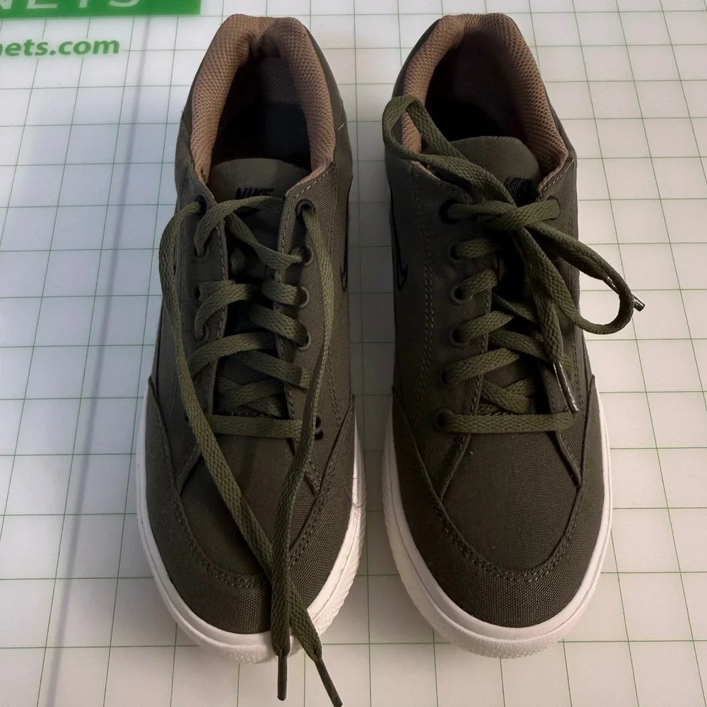 Nike women retro